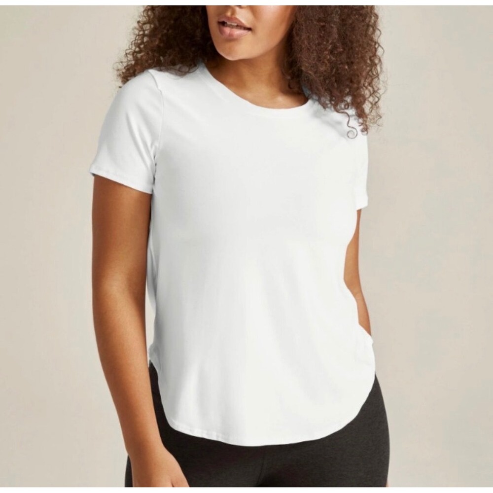 NWT Beyond Yoga Featherweight On The Down Low Tee White Athleisure Gym Yoga L